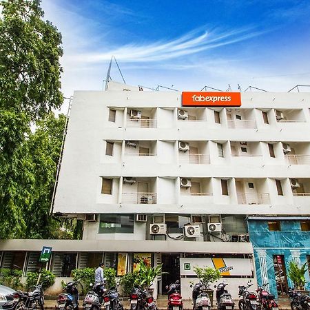 FabExpress Kalyan Hotel Vadodara Bagian luar foto