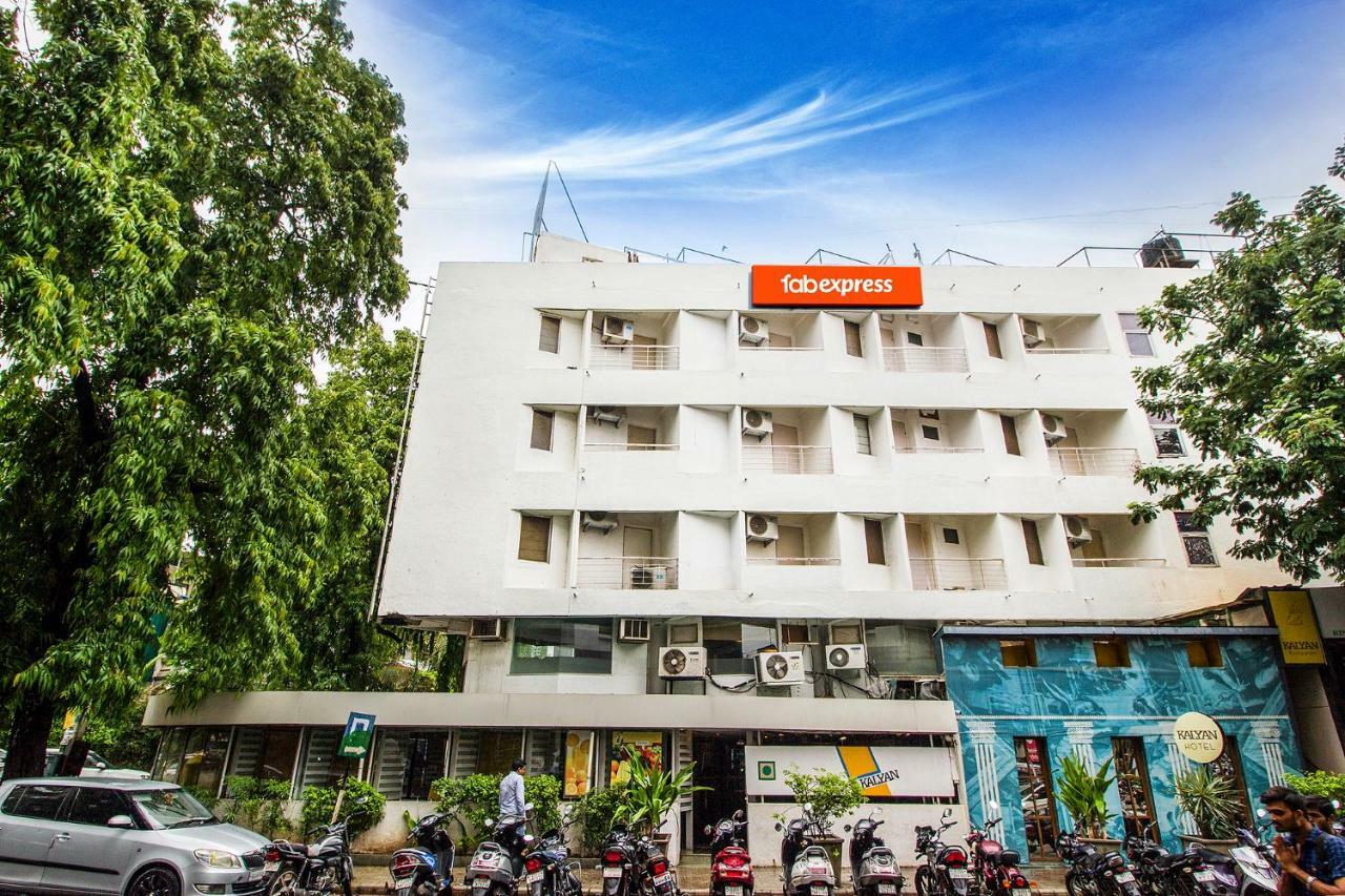 FabExpress Kalyan Hotel Vadodara Bagian luar foto